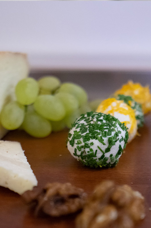 Culinaria - piatto con formaggio e uva - Hotel Trenker